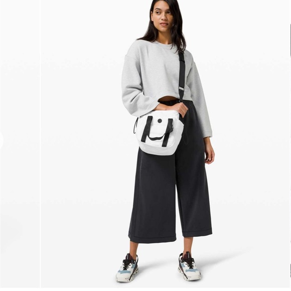 NWOT LULULEMON Dash All Day CrossBody Bucket Black Bag - Picture 6 of 17